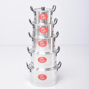 5 ollas y 5 tapas, diámetros de 18, 20, 22, 24 y 26. Aluminio.